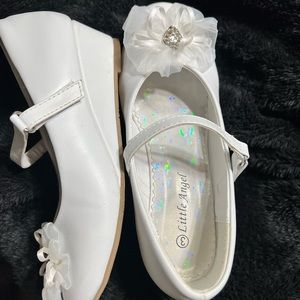White girls shoes size 3!